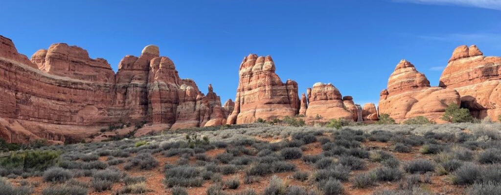 What To Wear Hiking In The Spring - The Wandering Queen