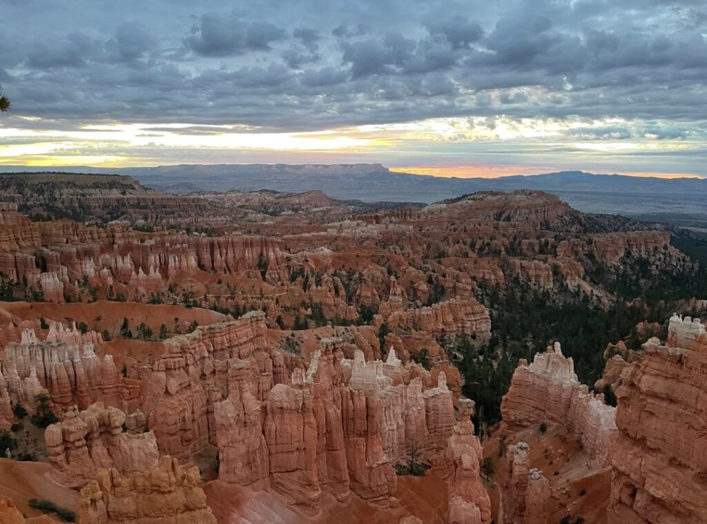sunset point overlook on a cloudy morning at bryce canyon national park
